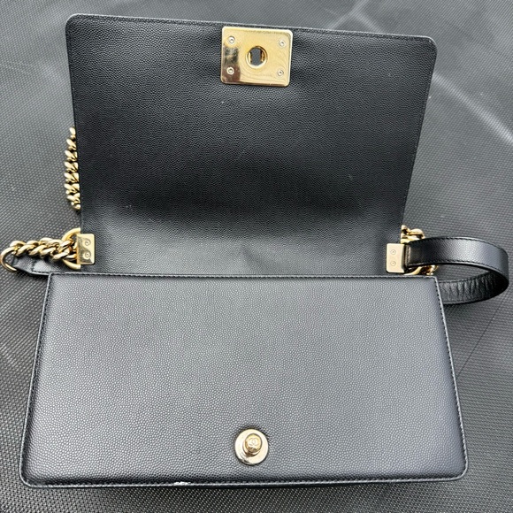 Caviar Chevron Quilted Medium Boy Flap Black - Picture 9 of 12